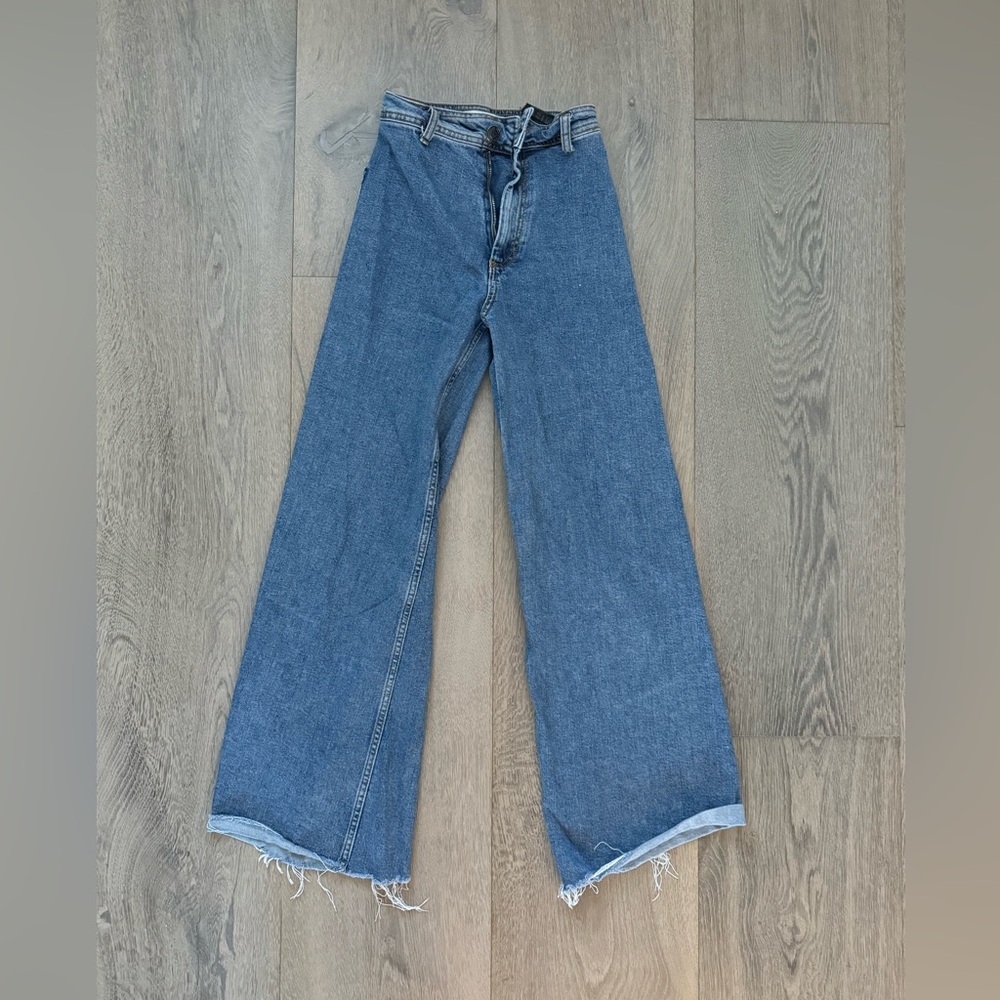 women’s blue wide leg jeans 👖 ✨🫐🤍